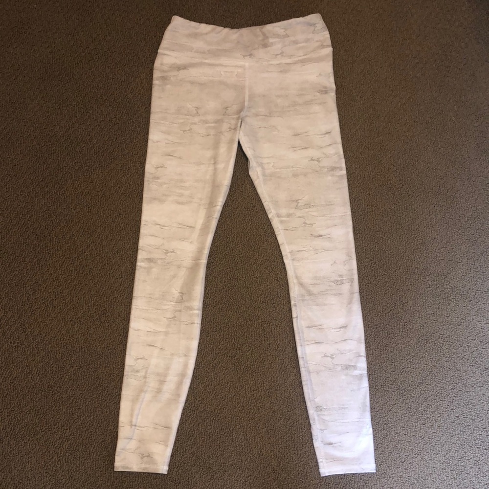 ALO Yoga Airbrush Legging- Sequoia Print, Medium